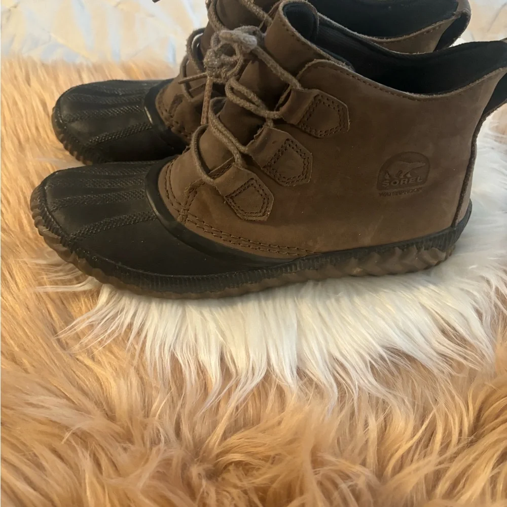 SOREL LADIES ANKLE BOOTS. - Picture 4 of 6